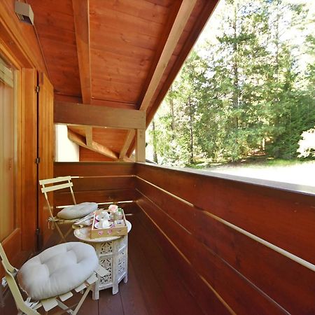 Lo Chalet Delle Ville Varena Exterior foto
