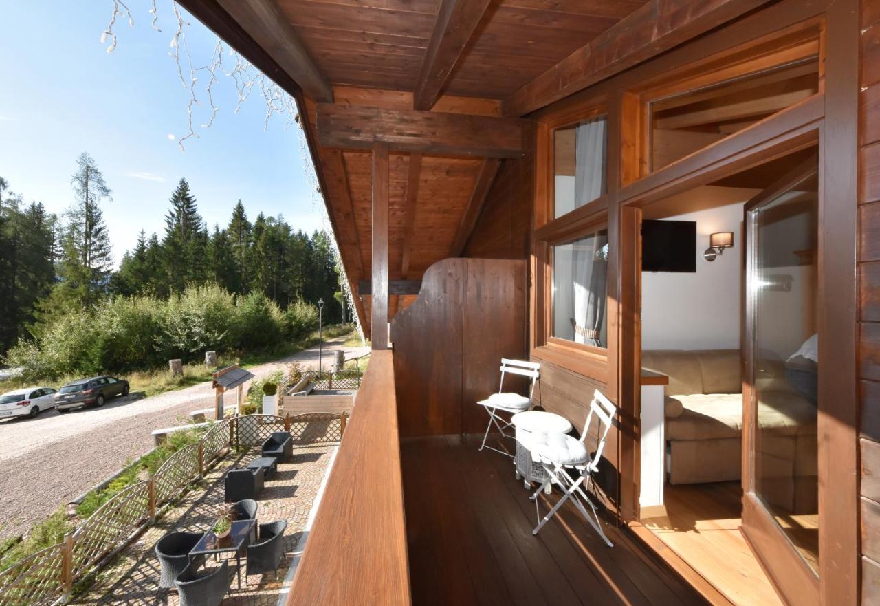 Lo Chalet Delle Ville Varena Exterior foto